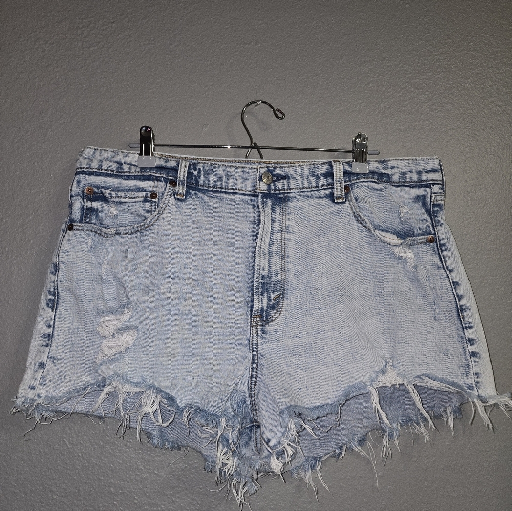 Abercrombie & Fitch The Mom Short High Rise Light Wash Shorts Size 33/16 - Picture 2 of 16